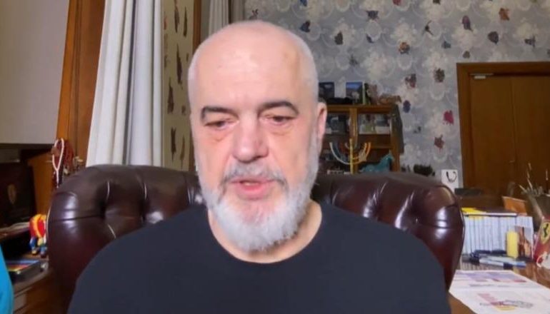 “PO TI GJYSMËN E QEVERISË E KE NË BURG?” Rama i përgjigjet komentuesit: Me çfarë metri e mat? Nga 2013 kam qeverisur me afro 60 ministra