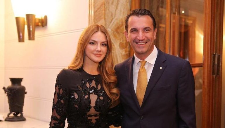 NËN HETIM NGA SPAK/ Reagon bashkëshortja e Veliajt, Ajola Xoxa: Nuk kam lidhje me imazhin e kukullës me 800 mijë euro fustanë dhe bizhu