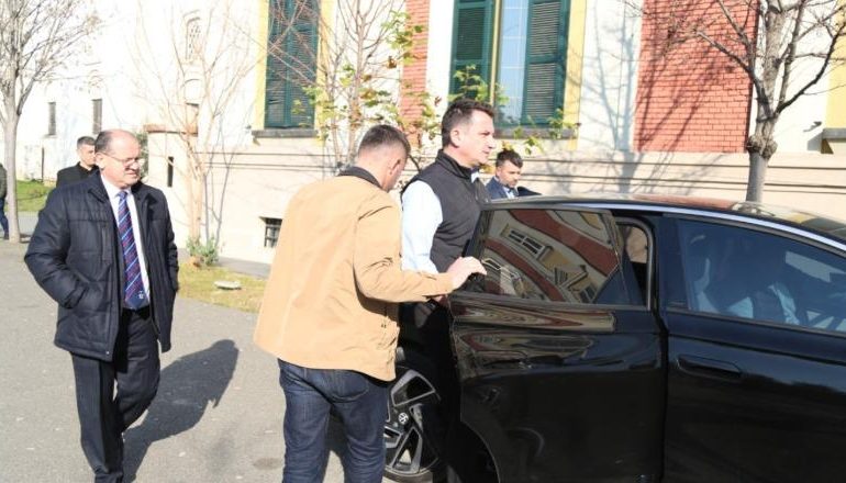 NËN AKUZË PËR KORRUPSION E PASTRIM PARASH/ Veliaj ankimon në Apelin e Posaçëm masën arrest me burg