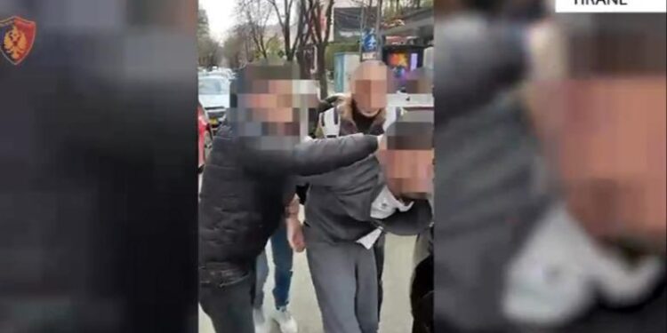 SHPËRNDANTE KOKAINË NË TIRANË/ Vihet në pranga 35-vjeçari! Nën hetim pasagjeri për… (EMRI)