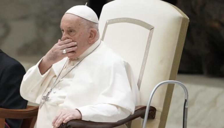 VIZITON PAPA FRANÇESKUN NË SPITAL/ Meloni: Është i vetëdijshëm, nuk e ka humbur sensin e tij të humorit