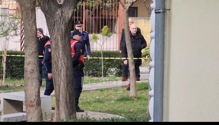 VRASJA NË SHKODËR/ Vajza me plumb në kokë në spital në gjëndje të rëndë, djali u gjet i vrarë në makinë