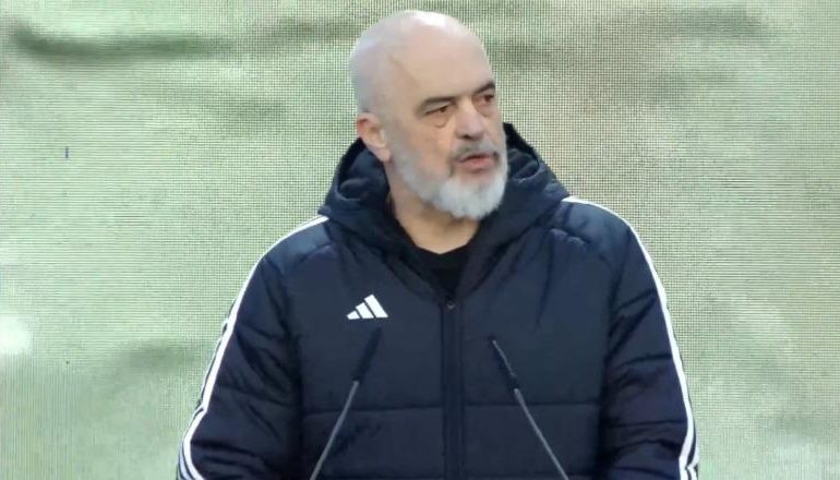 MBYLL TAKIMIN NË “SHESHIN SKËNDËRBEJ”/ Rama: Çfarë s’të vret, të bën më të fortë! Ditët e mira i kemi përpara, më 16 maj Tirana pret miq të mëdhenj