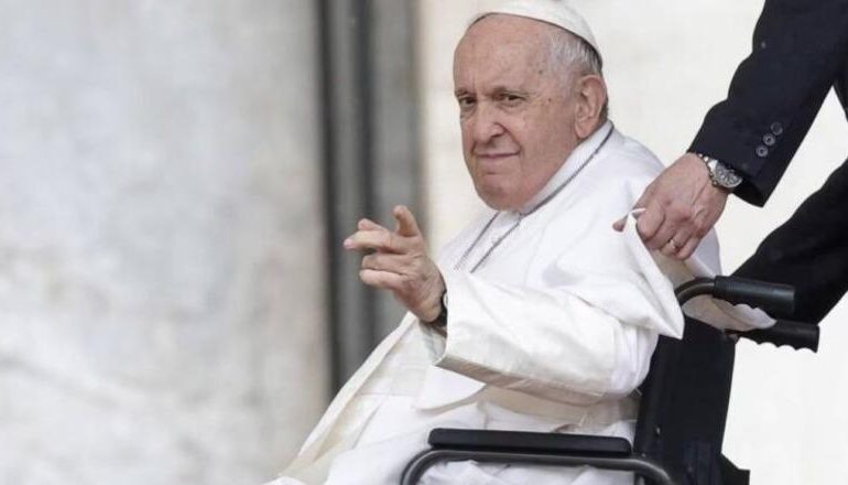 PREJ 15 DITËSH NË SPITAL/ Zyra e shtypit e Selisë së Shenjtë: Papa Françesku kaloi një natë të qetë, ka pak përmirësim