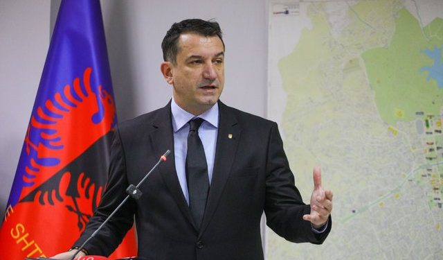 “HISTORIA QË MË NXJERR SI KRIMINEL…”/ Reagon sërish Erion Veliaj: Blerjet online janë për shfaqjet artistike të fondacionit, të gjitha të deklaruara