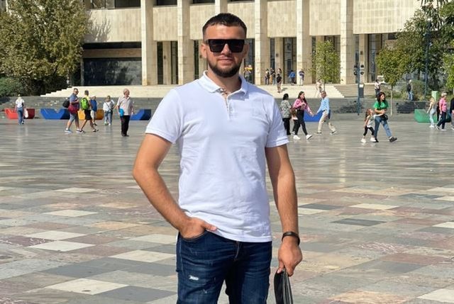 E PËSON KEQ/ Arrestohet personazhi i famshëm i TikTok-ut, mashtroi një biznesmen: Kam luajtur…