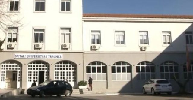 GODITET ME THIKË ADOLESHENTI NË MAT/ Dërgohet me helikopter tek Trauma, ja si paraqitet gjendja e 17-vjeçarit