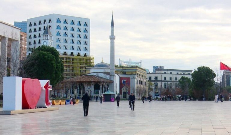TREGU SHQIPTAR I PUNËS JOSH TË HUAJT/ Në 2024 u regjistruan 13 mijë persona