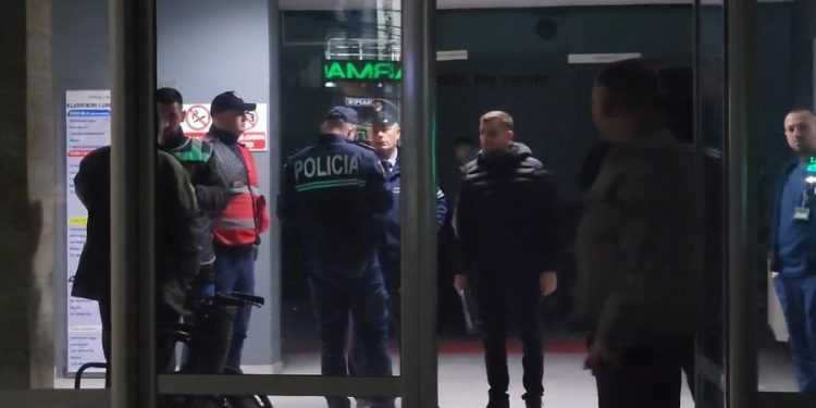NJË TJETËR NGJARJE E RËNDË/ I riu plagoset me thikë në qafë në Korçë