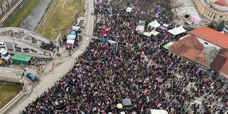 PROTESTA E STUDENTËVE NË SERBI/ Edhe veteranë të brigadës që luftoi në Kosovë