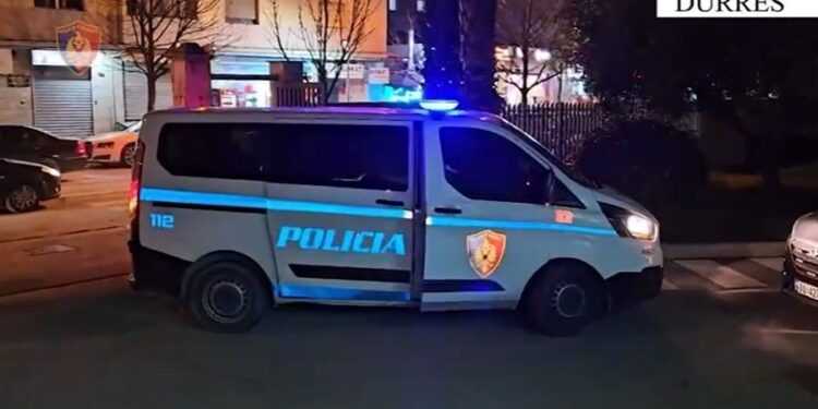 E PËSOJNË KEQ/ Të përfshirë në vjedhje dhe shitje droge, prangosen 6 persona në Durrës