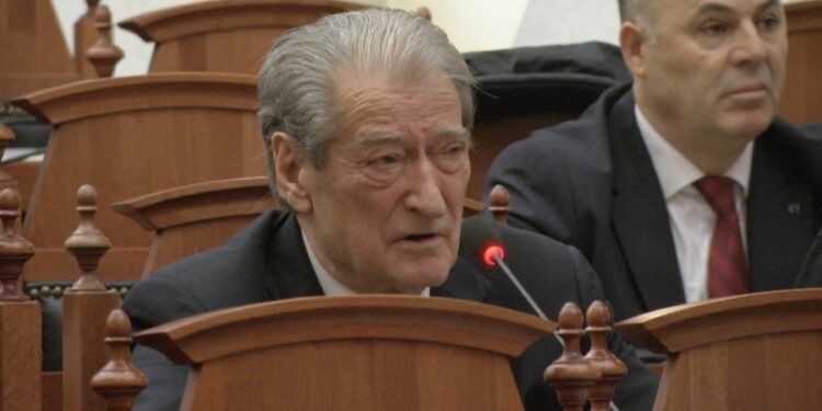 KUVEND/ Berisha: Të miratojmë me urgjencë para zgjedhjeve ligjin për “desorizimin”