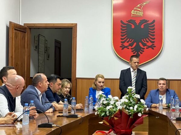 ÇFARË NDODHI? Jep dorëheqjen prefekti i Elbasanit, Ali Mysliu