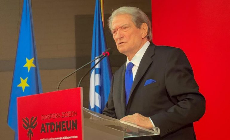 TAKIMI NË ATHINË/ Berisha: Përulem me nderimin më të madh! Ka sot shqiptarë më shumë se në çdo qytet tjetër jashtë Shqipërisë