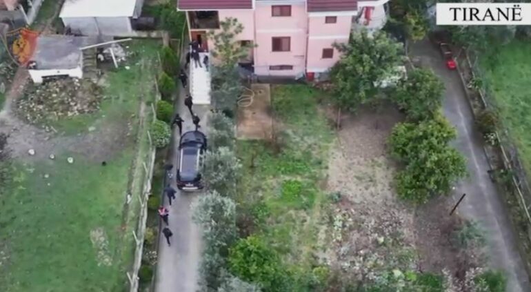 PUBLIKOHEN PAMJET NGA OPERACIONI NË TIRANË/ Momentet kur policia prangos 27 persona (VIDEO)