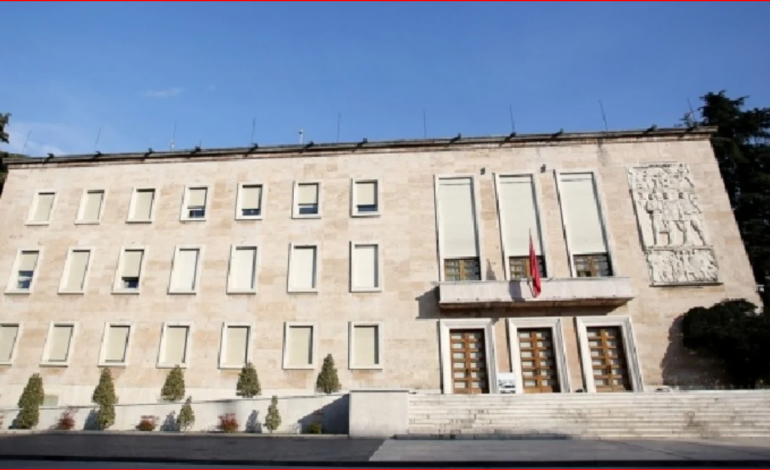 NDRYSHIME NË KABINETIN QEVERITAR/ Kush emërohet zv/ministër i Mbrojtjes