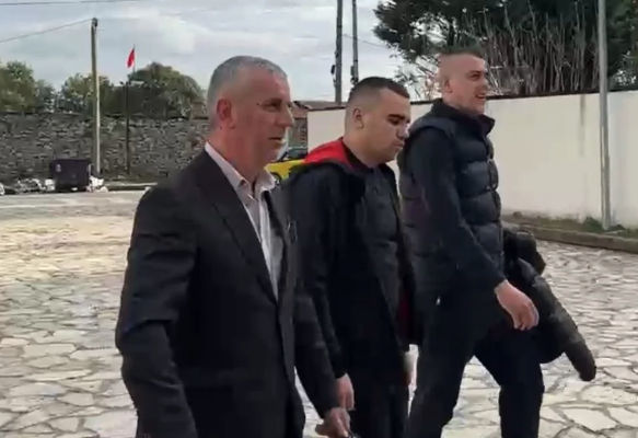 PËRPLASJA ME ARMË NË BUSHAT/ Arrest në burg për Samuel Troshanin dhe Izmir Sakicën! SPAK: Shkuan për të vrarë Prendin e familjarët e tij