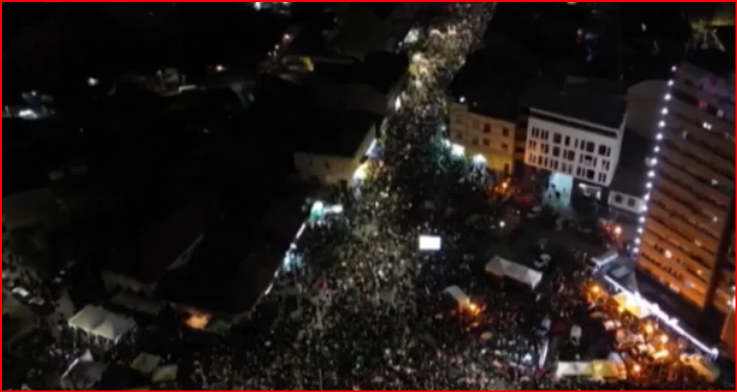 PROTESTAT NË SERBI/ Mijëra njerëz mblidhen kundër korrupsionit, Vuçiç organizon kundërmiting