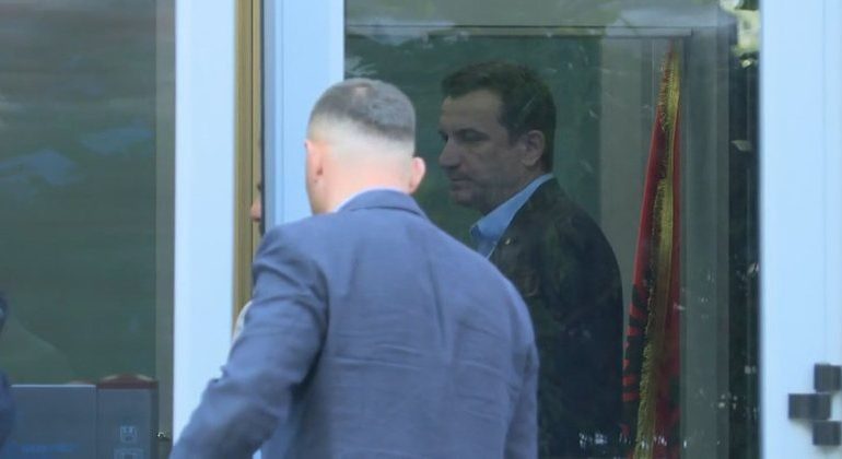 “JE PATOLOGJIK”/ Debatet gjatë seancës mes Veliajt dhe dy prokurorëve