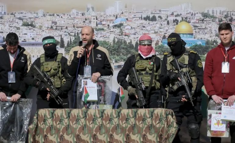 ARMËPUSHIMI NË GAZA/ Hamasi liron tre pengje izraelite, do të shkëmbehen me qindra palestinezë