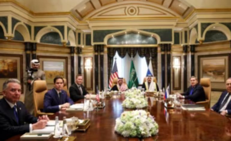 LUFTA/ Zyrtarët rusë dhe amerikanë diskutojnë forcimin e marrëdhënieve dhe paqen në Ukrainë, pa Kievin