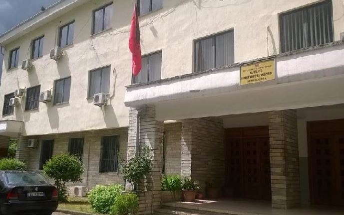 SEKUESTROHEN BIZNESE E MAGAZINA NË GJIROKASTËR/ Dyshohet se rrjedhin nga veprimtaria kriminale