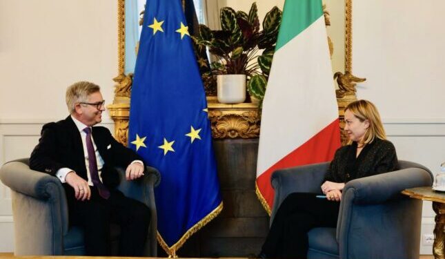 EMIGRANTËT/ Komisioneri i BE Brunner: Pakti është prioritet, mbështesim Italinë për protokollin me Shqipërinë