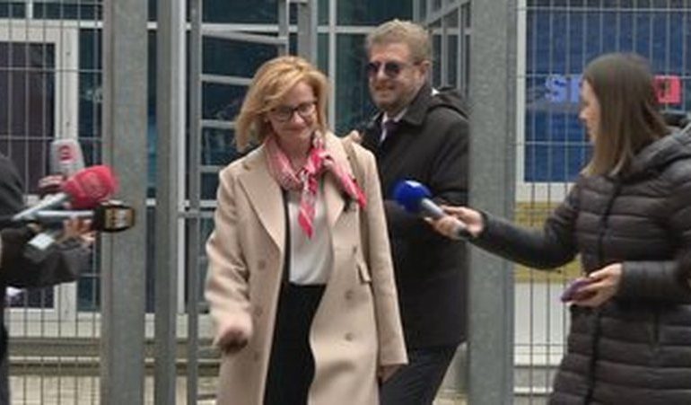 KATËR ORË NË AMBIENTET E PROKURORISË SË POSAÇME/ Klotilda Bushka del nga SPAK: Nuk kam koment