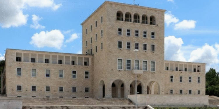 ZGJIDHET NGËRÇI NË UNIVERSITETIN E TIRANËS/ Rihapen doktoraturat pas 10 vitesh