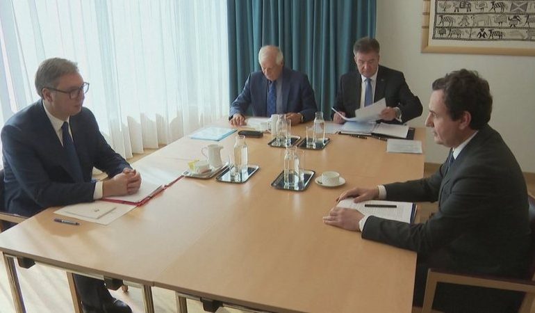 DIALOGU KOSOVË-SERBI/ Ekspertët: BE duhet të ndjekë politikën e Trump