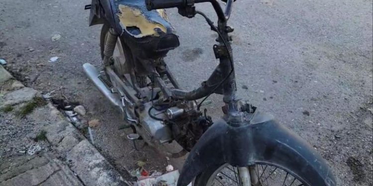 AKSIDENT NË DURRËS/ Automjeti përplaset me motorin, plagoset një person