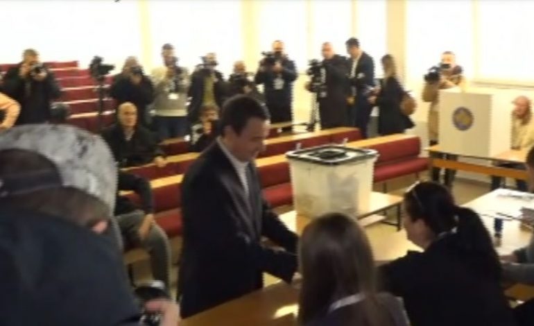ZGJEDHJET NË KOSOVË/ Voton kryeministri Albin Kurti