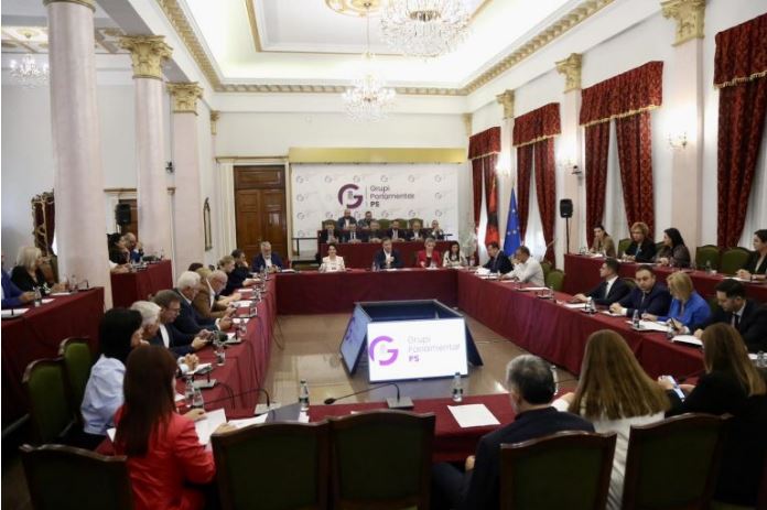 PAS ARRESTIMI I VELIAJT/ Mblidhet urgjentisht Grupi Parlamentar i PS-së, çfarë po diskutohet?