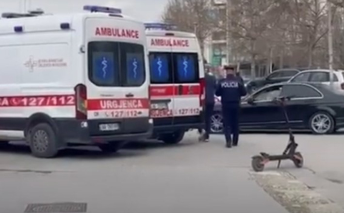 AKSIDENT I “PAZAKONTË” NË VLORË/ Përplasen dy drejtues monopatinash elektrike, përfundojnë në spital