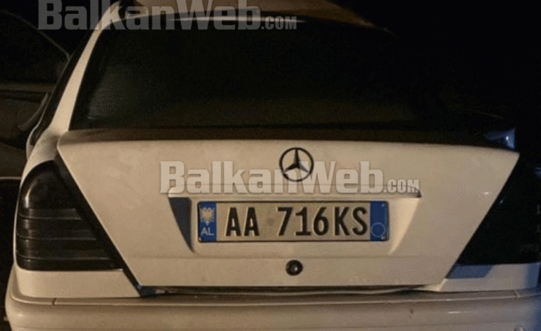 AKSIDENT I RËNDË NË PISHKASH/ Ndërron jetë 20-vjeçarja, makina e bërë copash pasi u përplas me kamionin
