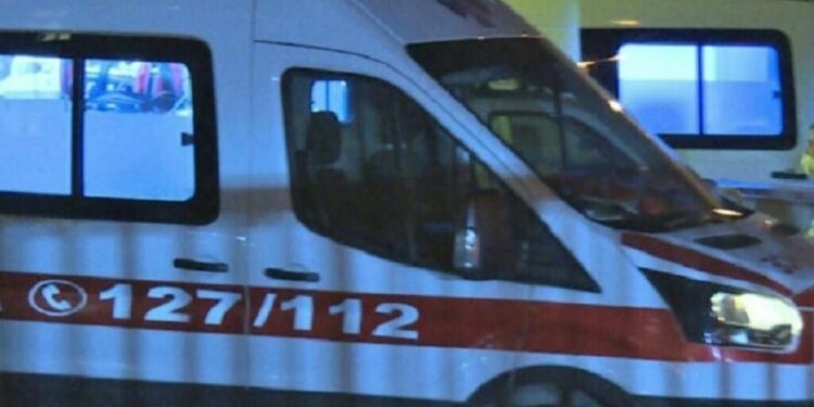E TRISHTË/ Ndërron jetë në spitalin e Vlorës 27-vjeçari, u dërgua nga familjarët i plagosur me armë