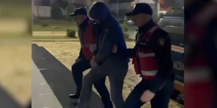 E PËSON KEQ/ Shiste kokainë dhe kanabis, arrestohet 28-vjeçari dhe blerësi në Fier