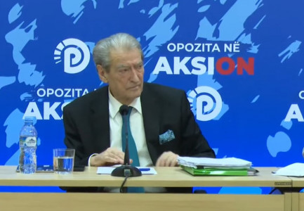 PROTESTA PARA SPAK PËR VELIAJN/ Berisha: Do dërgojmë për ndjekje penale ministrin e Brendshëm dhe Drejtorin e Policisë…