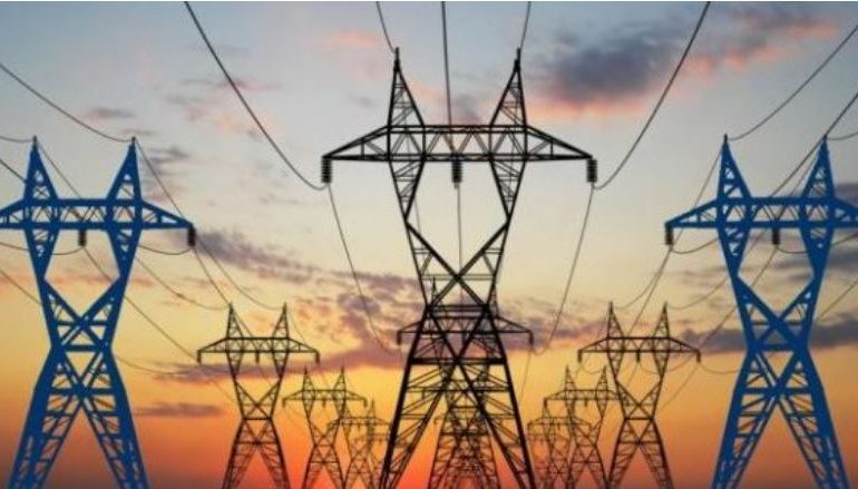 HYN NË FUQI ÇMIMI I ENERGJISË PËR ABONENTËT FAMILJARË/ Kush konsumon deri në 700 kWh/muaj do paguajë 8.5 lekë për kW