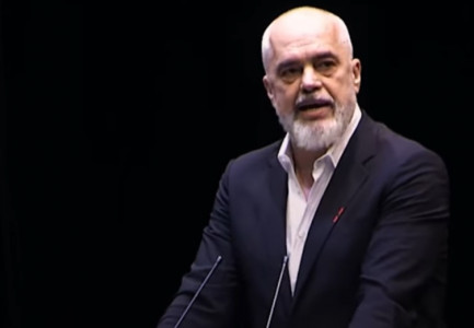 ZGJEDHJET E 11 MAJIT/ Rama fton diasporën të regjistrohet: Vota e çuar tek cilido tjetër është një gur i hedhur në ujë! Opozita, kënetë bretkosash që ka në krye një…