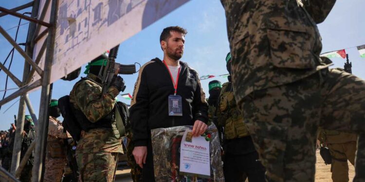 ARMËPUSHIMI/ Hamasi liron 3 pengje, Trump i jep mbështetje Izraelit nëse do të rinisë luftën