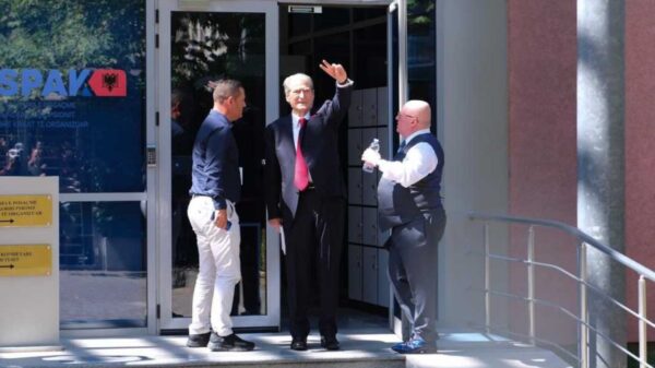 U PARAQIT NË SPAK/ Zbardhet letra që Berisha i la oficerit të policisë gjyqësore: Altin Dumanit dhe monstrës…