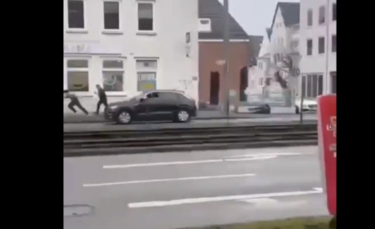 VIDEOLAJM/ Të shtënat gjatë gjyqit për vrasjen e boksierit shqiptar, momenti kur i plagosuri rrëzohet në tokë