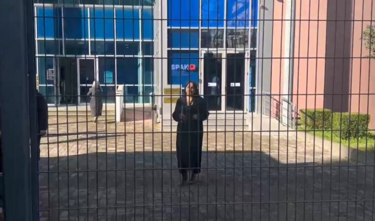 PAMJET/ Nëna e Ajola Xoxës, Valbona Xoxa paraqitet në SPAK