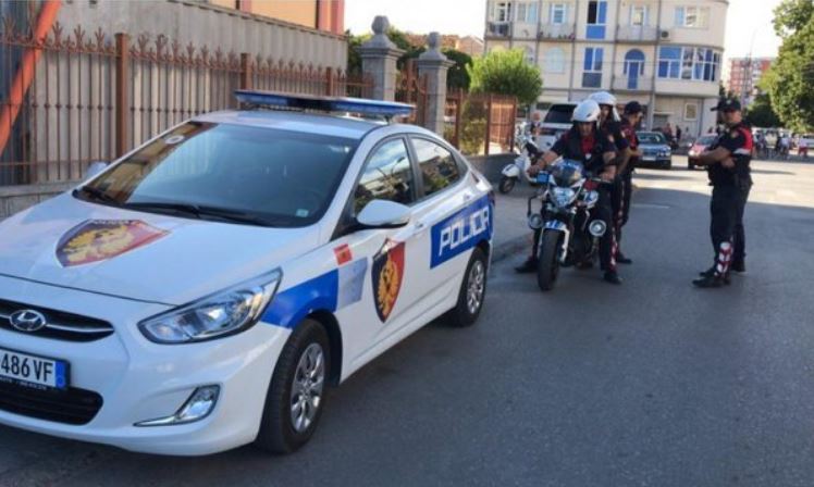 EMRAT/ Shisnin armë zjarri, arrestohen 2 persona në Tiranë, shpallen në kërkim 2 të tjerë (VIDEO)