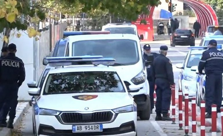 E RËNDË/ Sherr me sende të forta mes të rinjve në Tiranë, 2 përfundojnë në spital. Detajet e ngjarjes