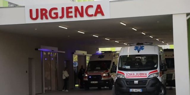 E RËNDË/ Pinë mbidozë medikamentesh, përfundojnë në spital një 15-vjeçare dhe një 38-vjeçare