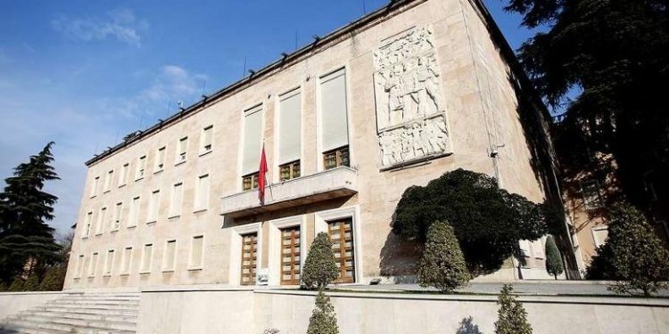NDRYSHIME NË QEVERI/ Florian Semani emërohet zv.ministër i Financave