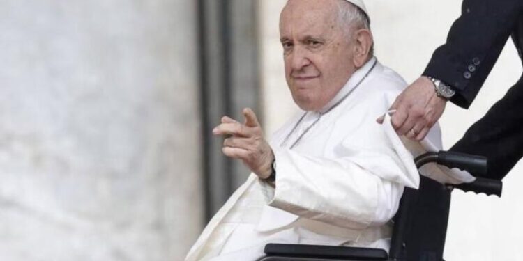 LAJM I MIRË/ Orë të qeta për Papa Françeskun, përmirësohet gjendja e tij shëndetësore
