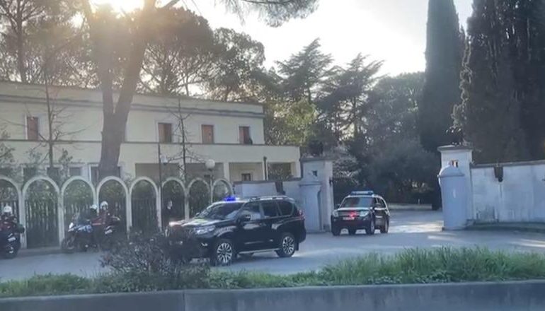 MBLEDHJA E RAMËS ME DREJTUESIT POLITIK, MINISTRAT E KRYESINË E PS/ Mbyllet pas 6 orësh takimi, në fokus zgjedhjet e 11 majit dhe vota e emigrantëve